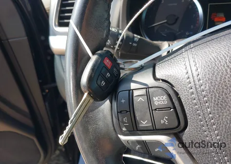 2018 Toyota Highlander Le Plus из США, поврежденный, VIN 5TDZZRFH5JS282679